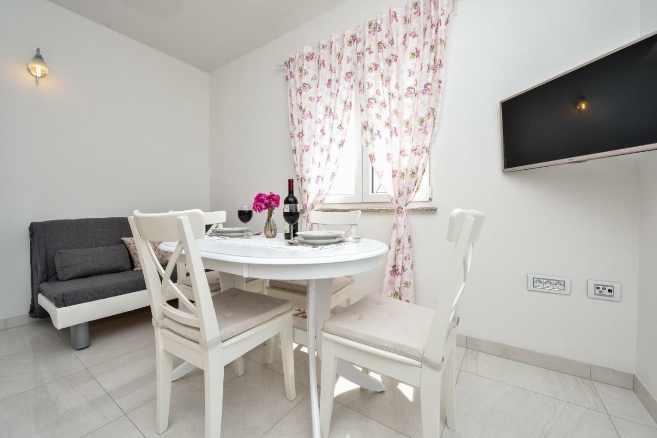 Apartments Feel Good Sukošan Esterno foto